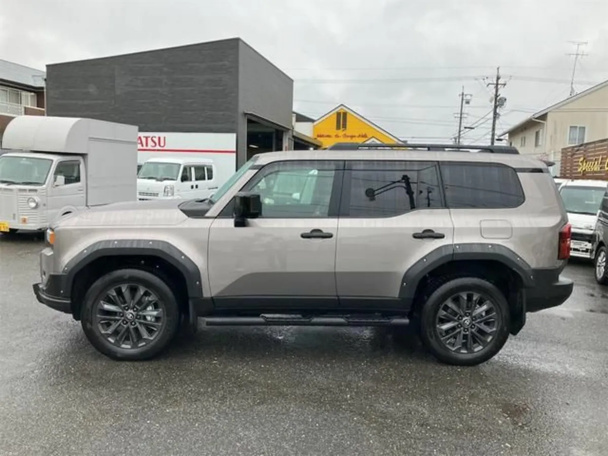 2025 Toyota Landcruiser 250 ZX 2.8 Diesel 7 seats - Image 4