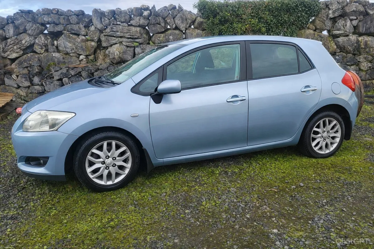 Toyota Auris 2008 - Image 2
