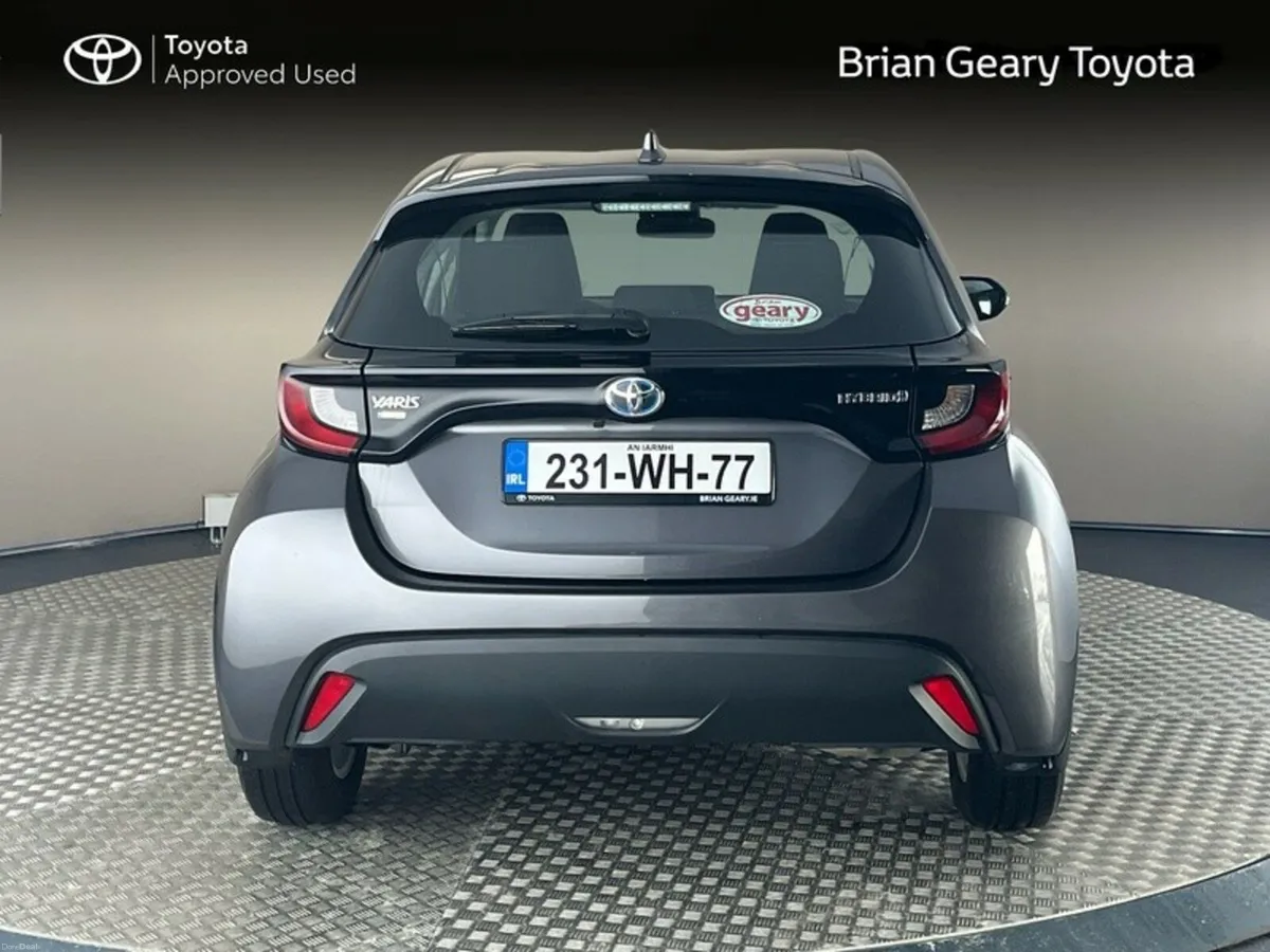 Toyota Yaris HYBRID LUNA - Image 4