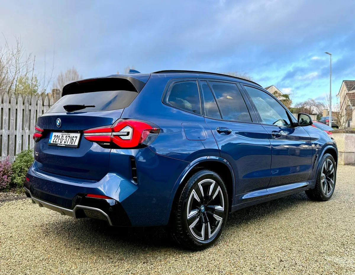 BMW iX3 2022 - Image 2