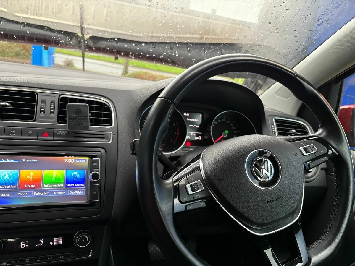 Volkswagen Polo 2015 Automatic - Image 4