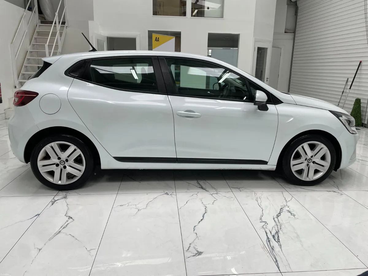 Renault Clio 2022 - Image 2