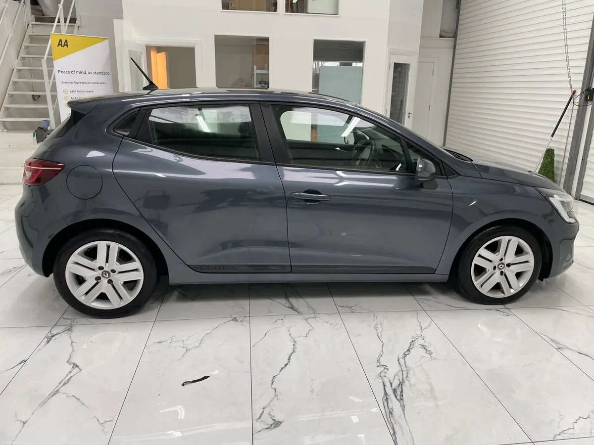 Renault Clio 2022 - Image 2