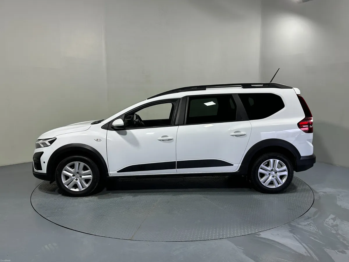 Dacia Jogger Expression 7 Seater 1.0 Petrol 241 - Image 4