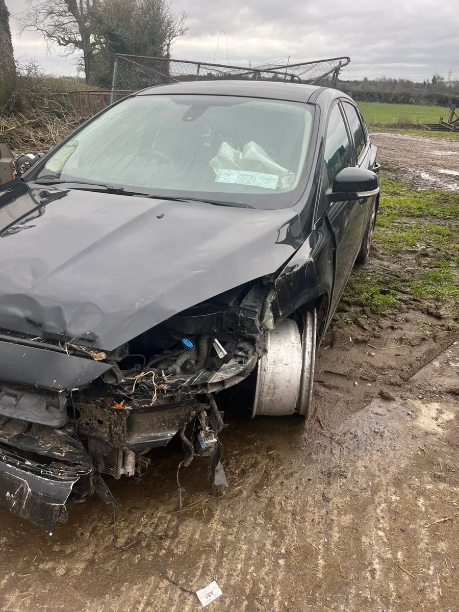 Ford Focus Crashed - Image 4