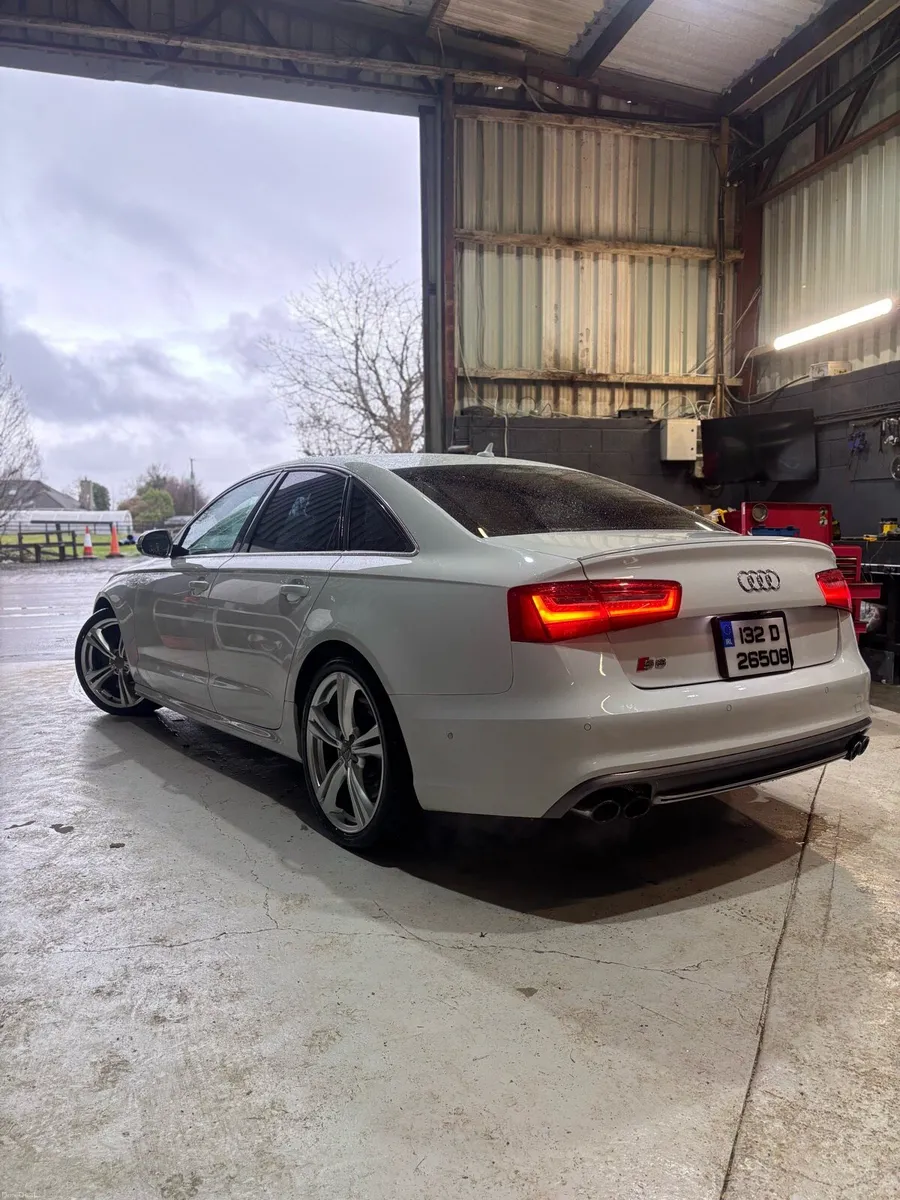 Audi S6 2013 - Image 2