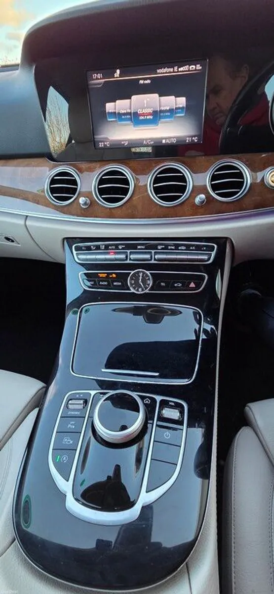 2016 (162) Mercedes-Benz E-Class (Exclusive Model) - Image 4