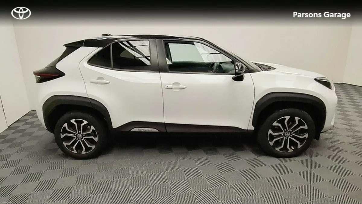 Toyota Yaris Cross YARIS CROSS LUNA SPORT - Image 3