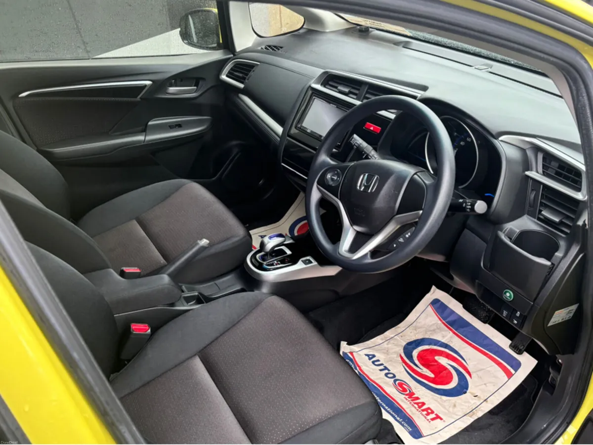 Honda Fit AUTOMATIC SELF CHARGING HYBRID - Image 4
