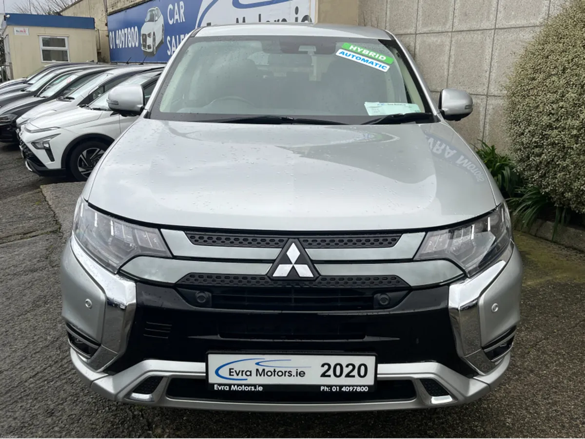 Mitsubishi Outlander G 4WD AUTOMATIC PHEV 2.4 PETR - Image 2