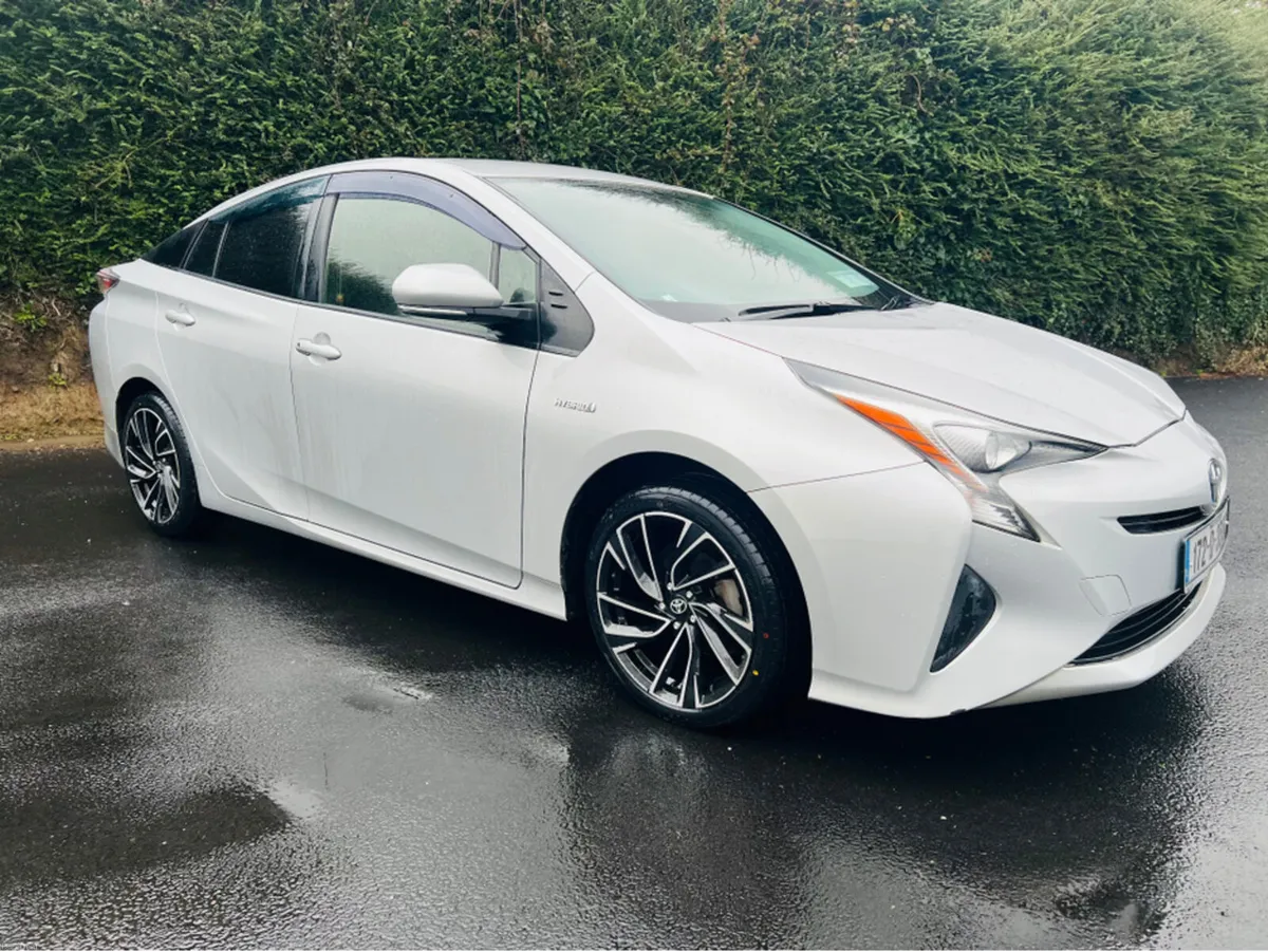 Toyota Prius // PRIVACY GLASS // IMMACULATE - Image 3