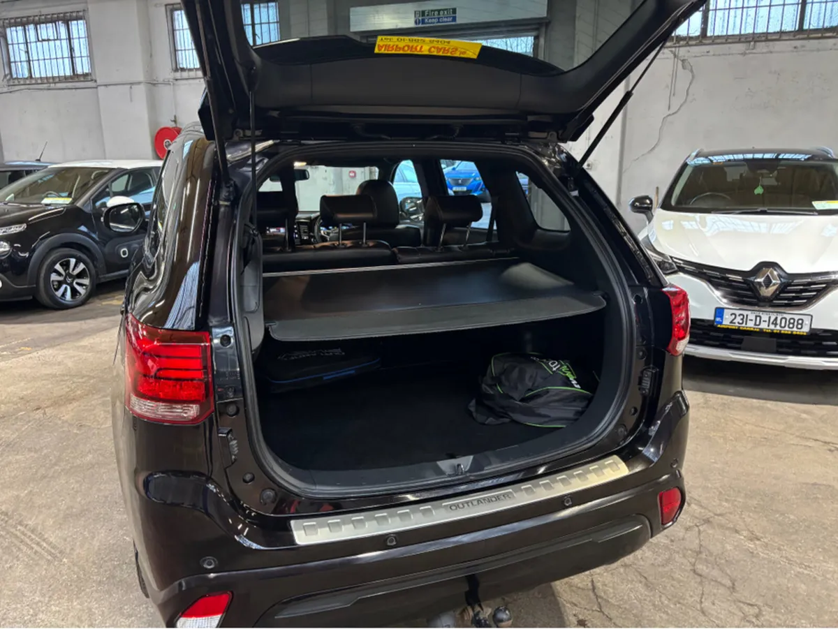 Mitsubishi Outlander OUTL PHEV S-EDI S-EDITION 4DR - Image 4