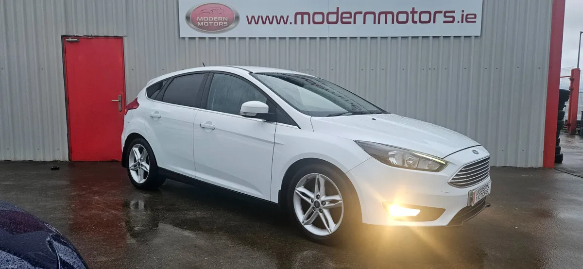 Ford Focus zetec app pack 1.0 eco 100bhp low miles - Image 1