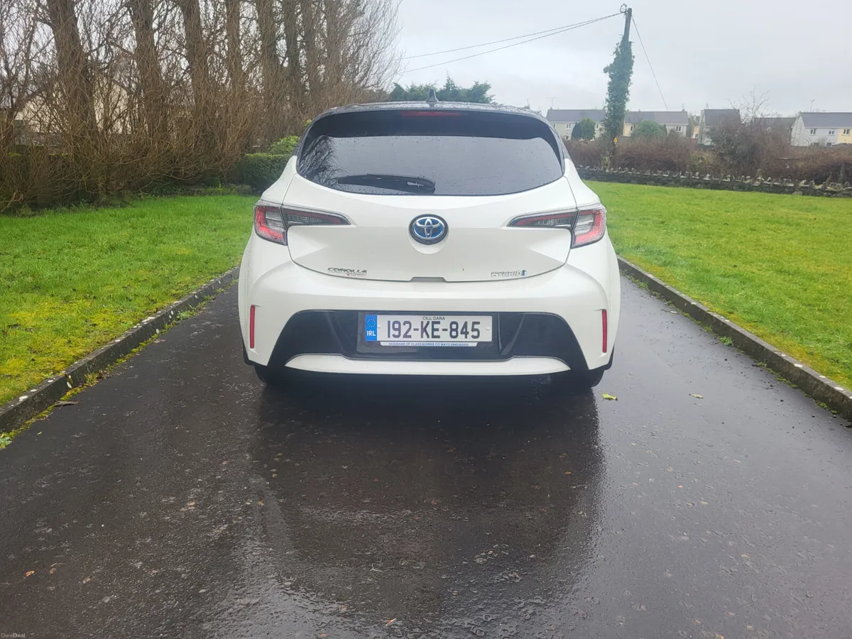 Toyota Corolla LUNA SPORT . HYBRID - Image 3