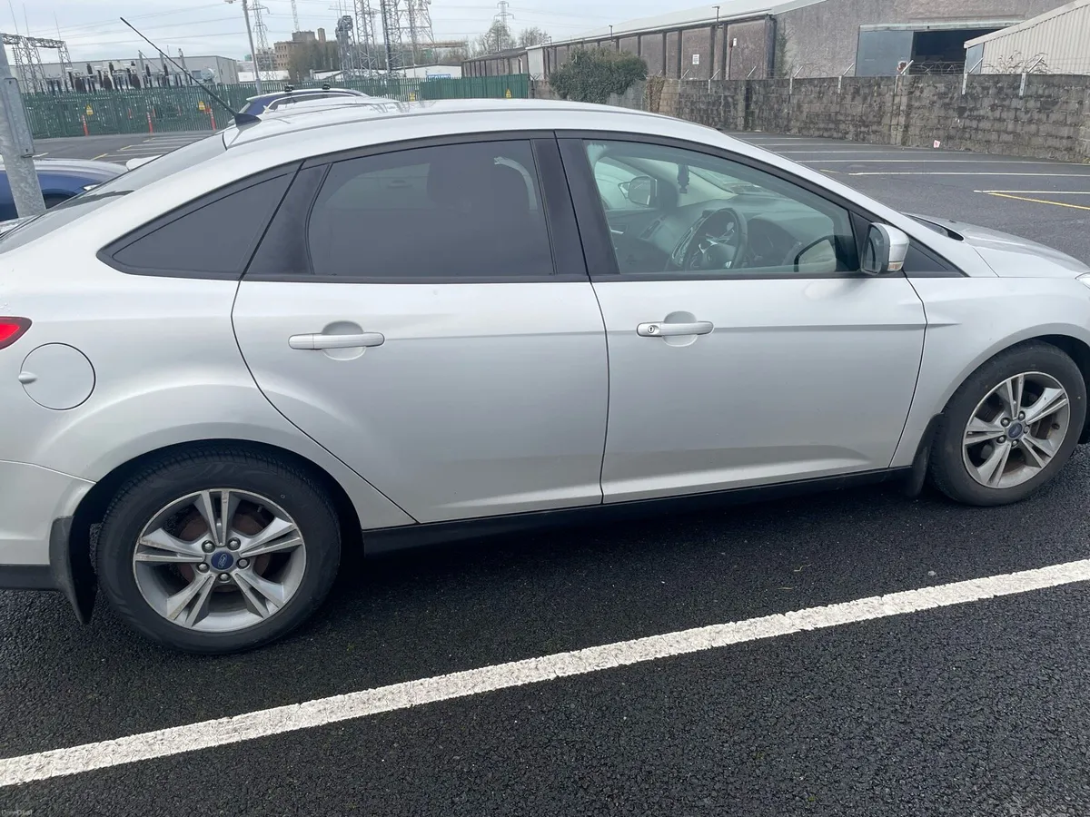 Ford Focus Saloon 2014 - Image 3