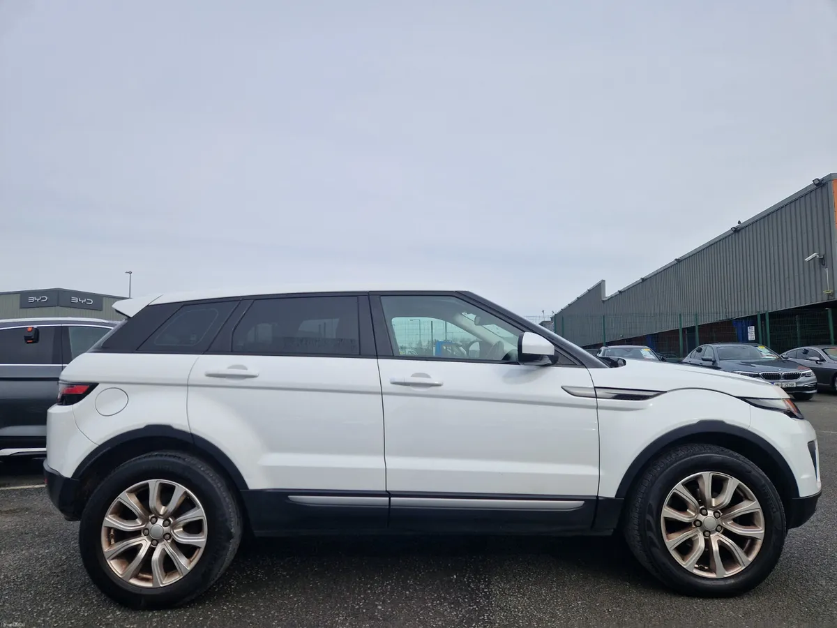RANGE ROVER EVOQUE , VERY LOW KMS, PAN ROOF - Image 3