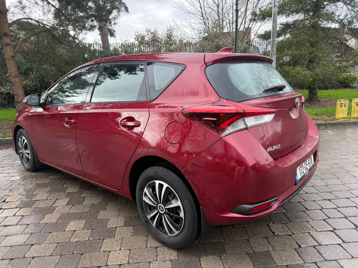 Toyota Auris 2017 1.33 Petrol LOW KMS - Image 5