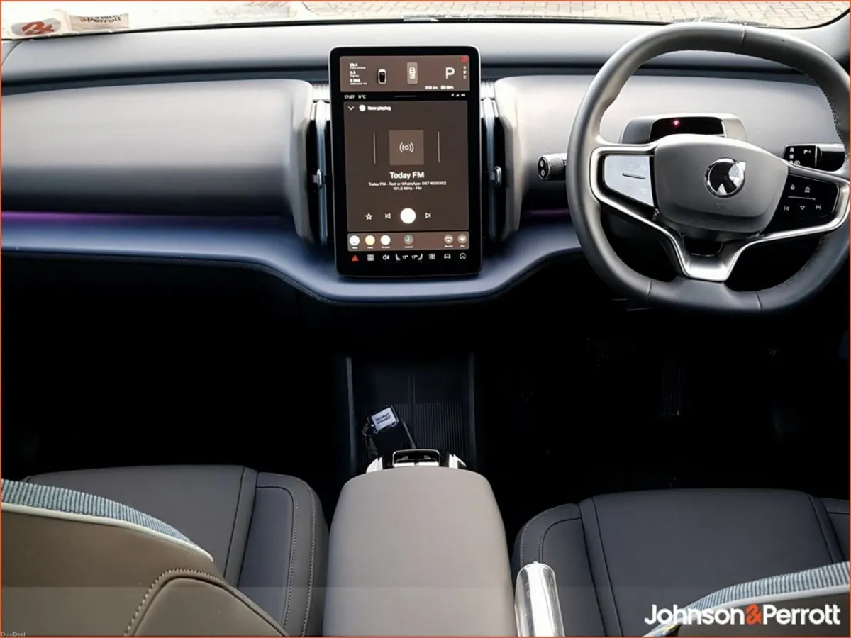 Volvo EX30 69 kWh 272bhp Extended Range PLus - Image 2