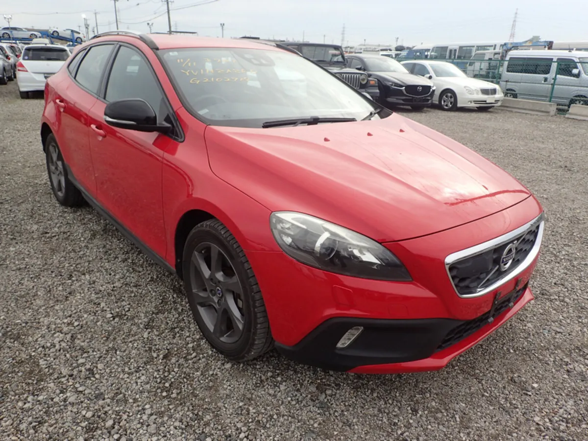 Volvo V40 2.0 D4 CROSS COUNTRY BLACK SERIES DIESEL - Image 2