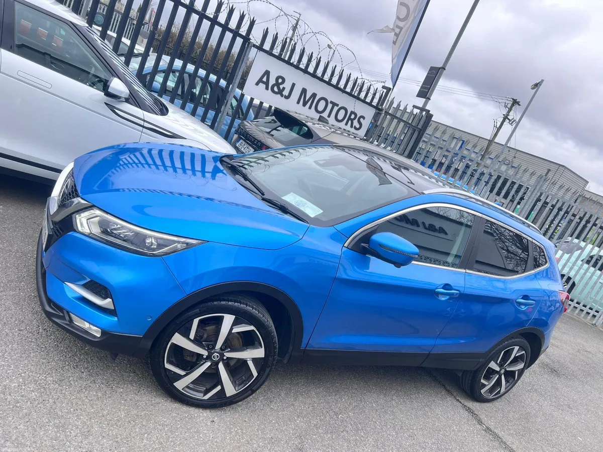 18 Nissan Qashqai 1.5 Glass Roof - Image 2