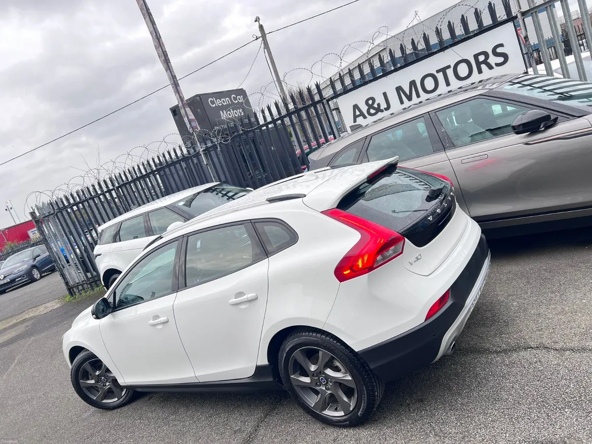 16 VOLVO V40 AUTOMATIC CROSS COUNTRY - Image 4