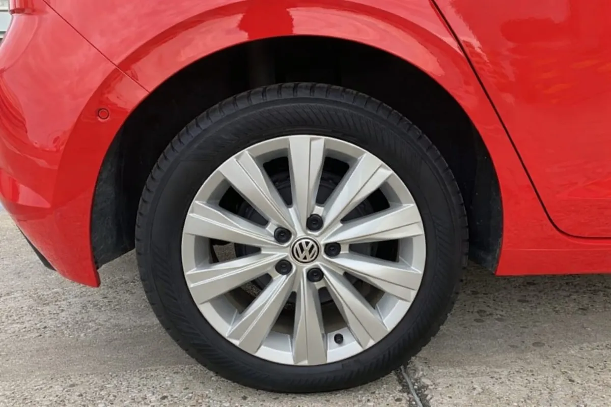 Volkswagan POLO 2018 Automatic Low Millage - Image 4