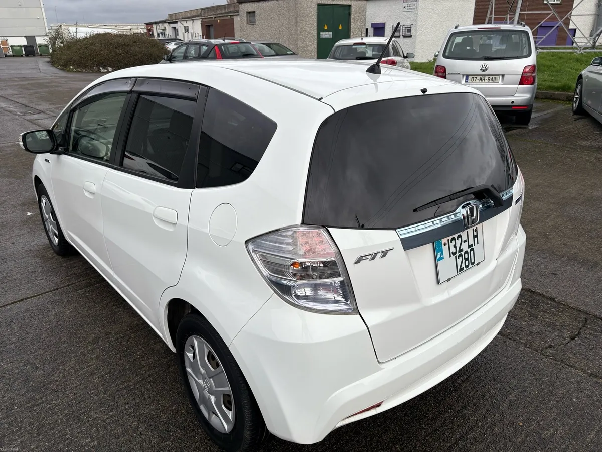 Honda Fit hybrid automatic - Image 3