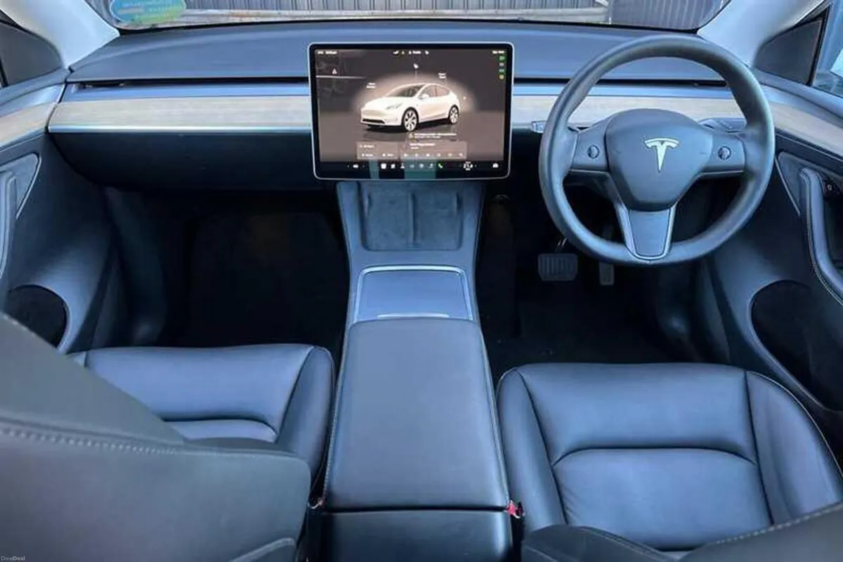 222 Tesla Model Y Standard Plus - Image 4