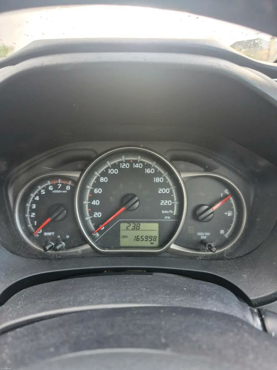 2016 Toyota Yaris 1lt - Image 2