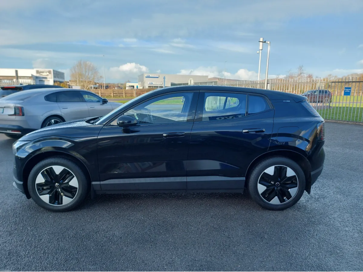 Volvo EX30 SIN MTR RWD PLUS - Image 3