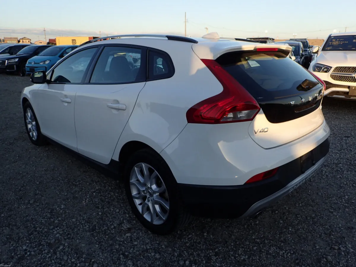 Volvo V40 2.0 D4 CROSS COUNTRY SE LUXURY DIESEL 19 - Image 3