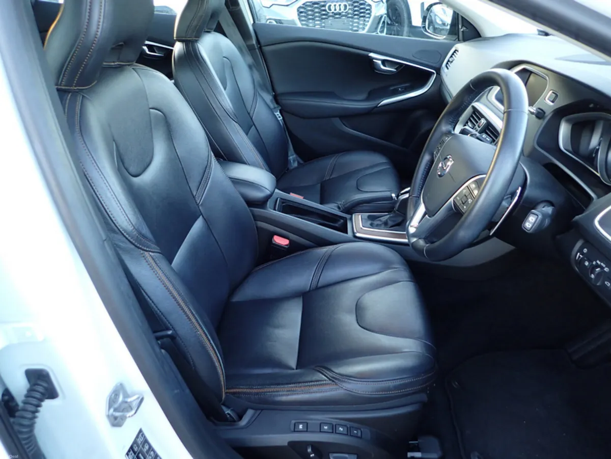 Volvo V40 2.0 D4 CROSS COUNTRY SE LUXURY DIESEL 19 - Image 5