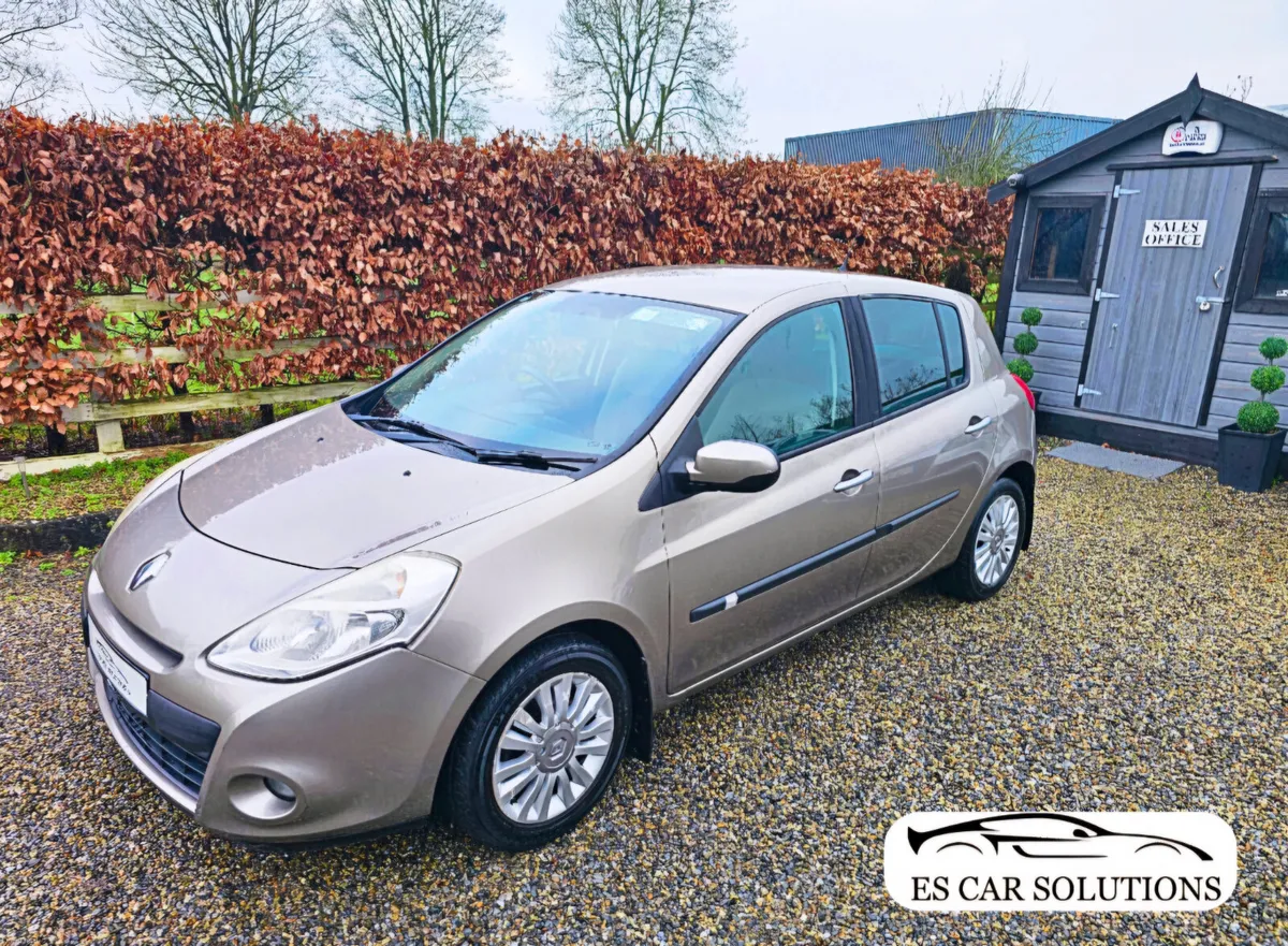 11 Renault Clio 1.1 Petrol NCT 07/26 TAX €280 - Image 2