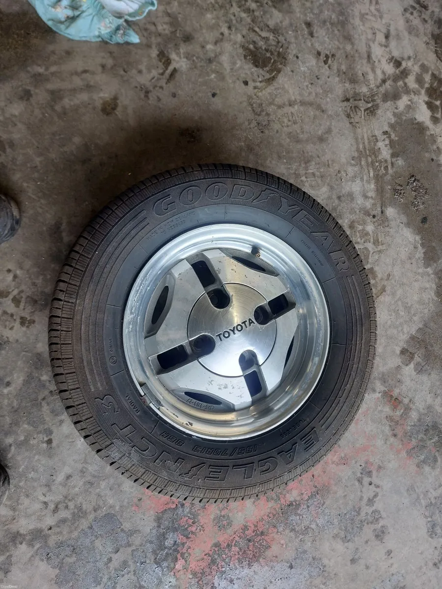 Toyota Corolla 1984 - Image 2