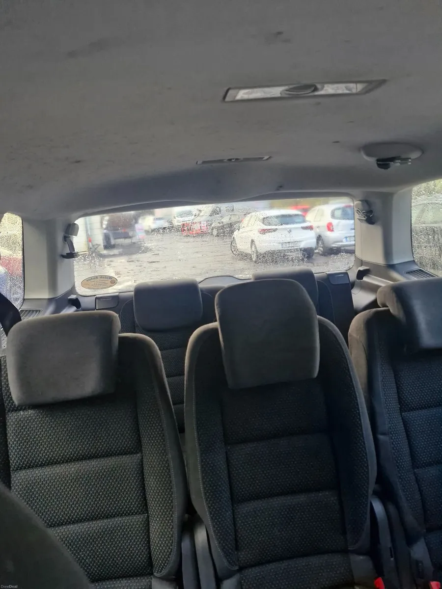 Volkswagen Touran 2011 - Image 4