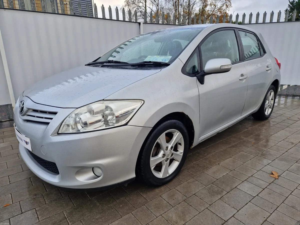 Toyota Auris 2010 **READ ADD ** - Image 2