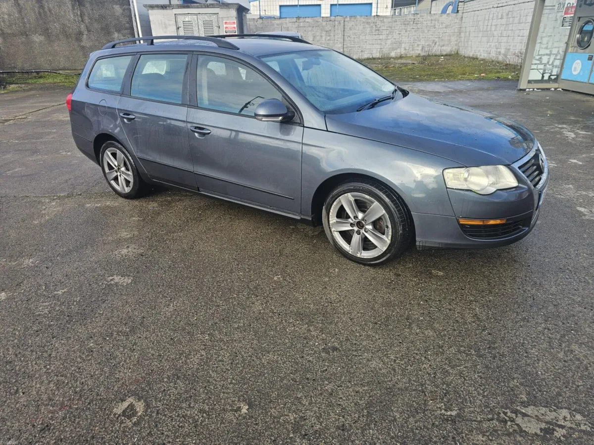 2009 Volkswagen Passat - Image 1
