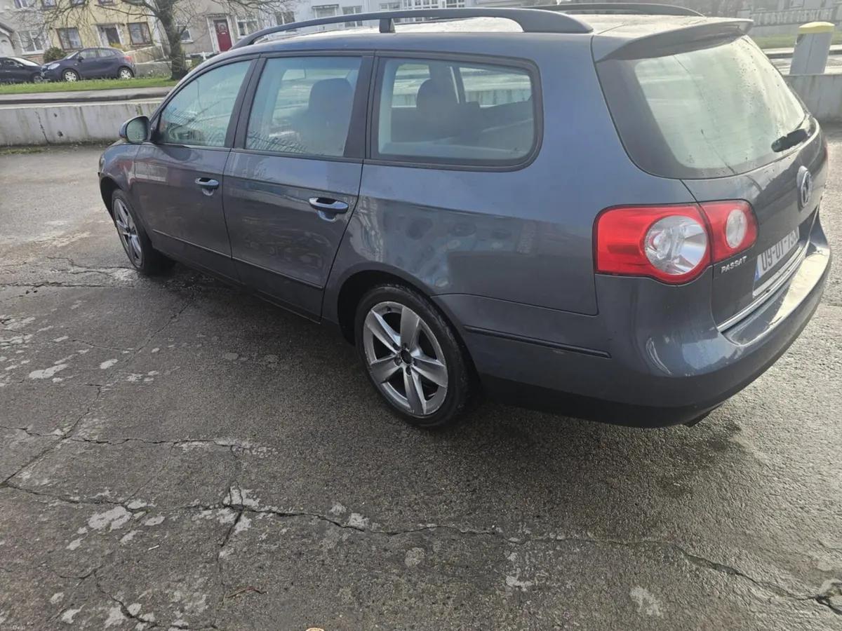 2009 Volkswagen Passat - Image 3