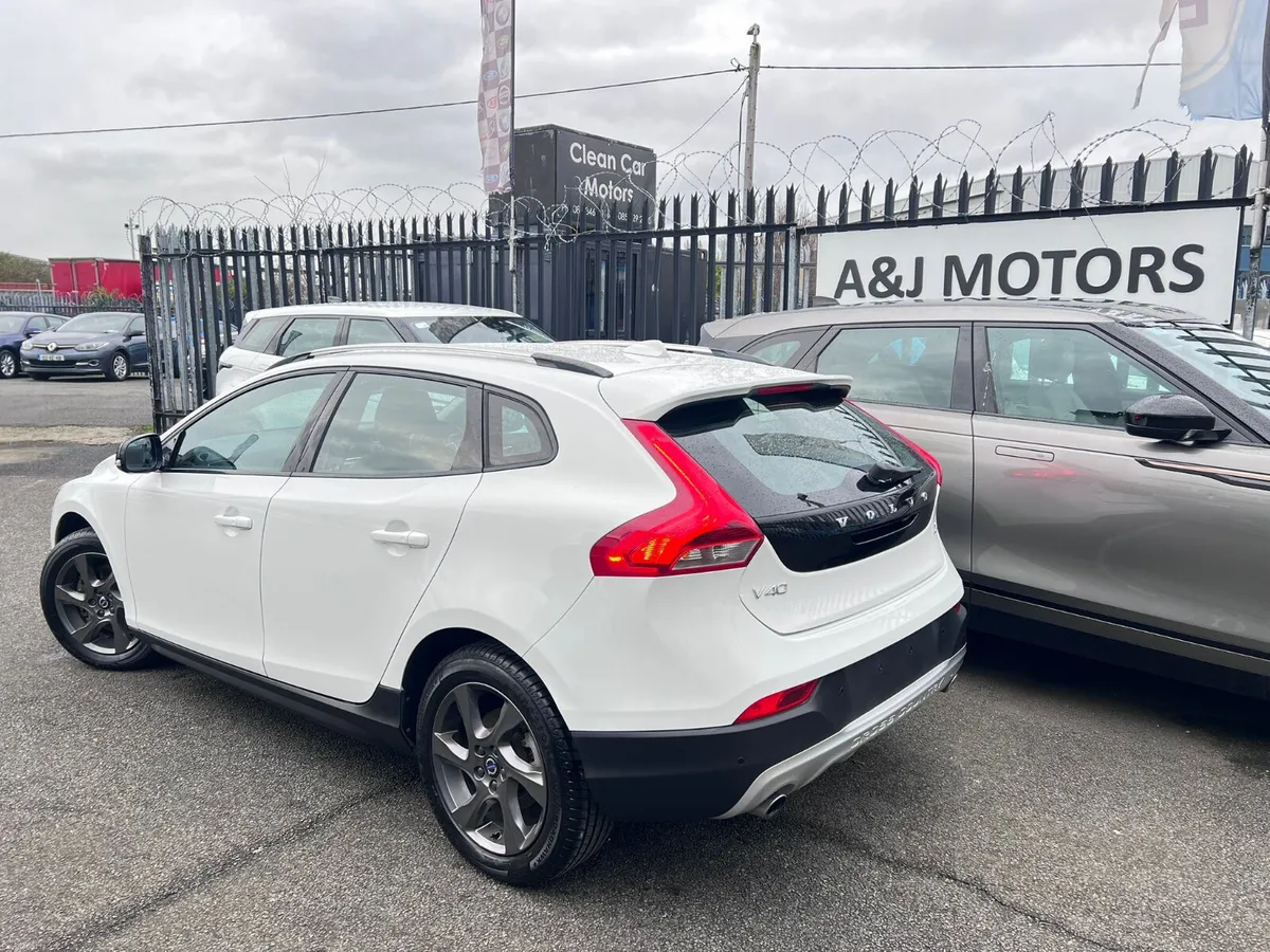16 VOLVO V40 AUTOMATIC CROSS COUNTRY - Image 3
