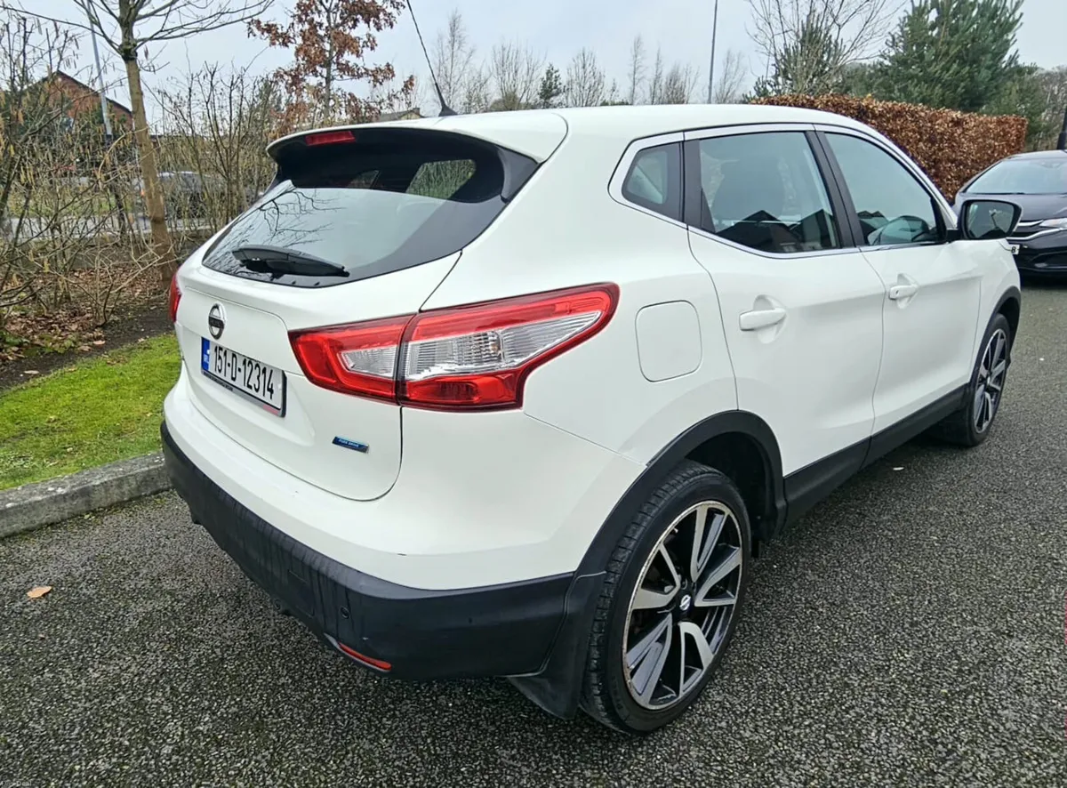 Nissan Qashqai 2015 in excellent condition - Image 3