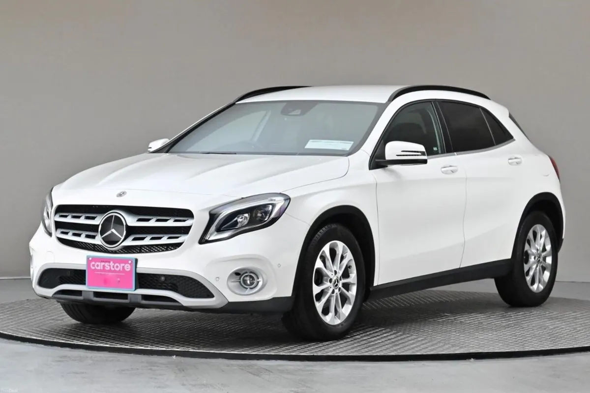 Mercedes-Benz GLA GLA 180 **HALF LEATHER**REVERSE - Image 3
