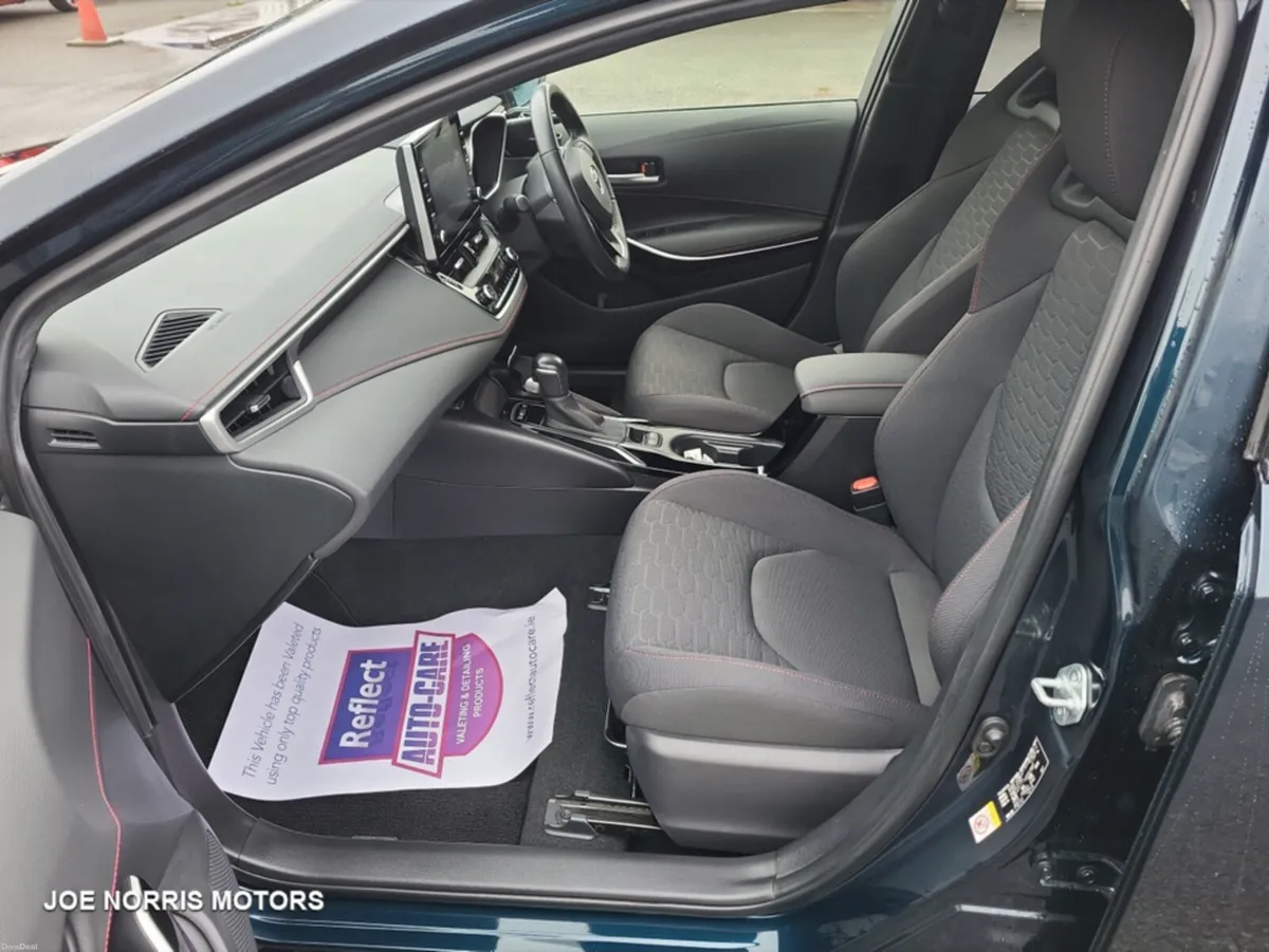 Toyota Corolla 1.8 SPORT GZ HYBRID AUTOMATIC - Image 4