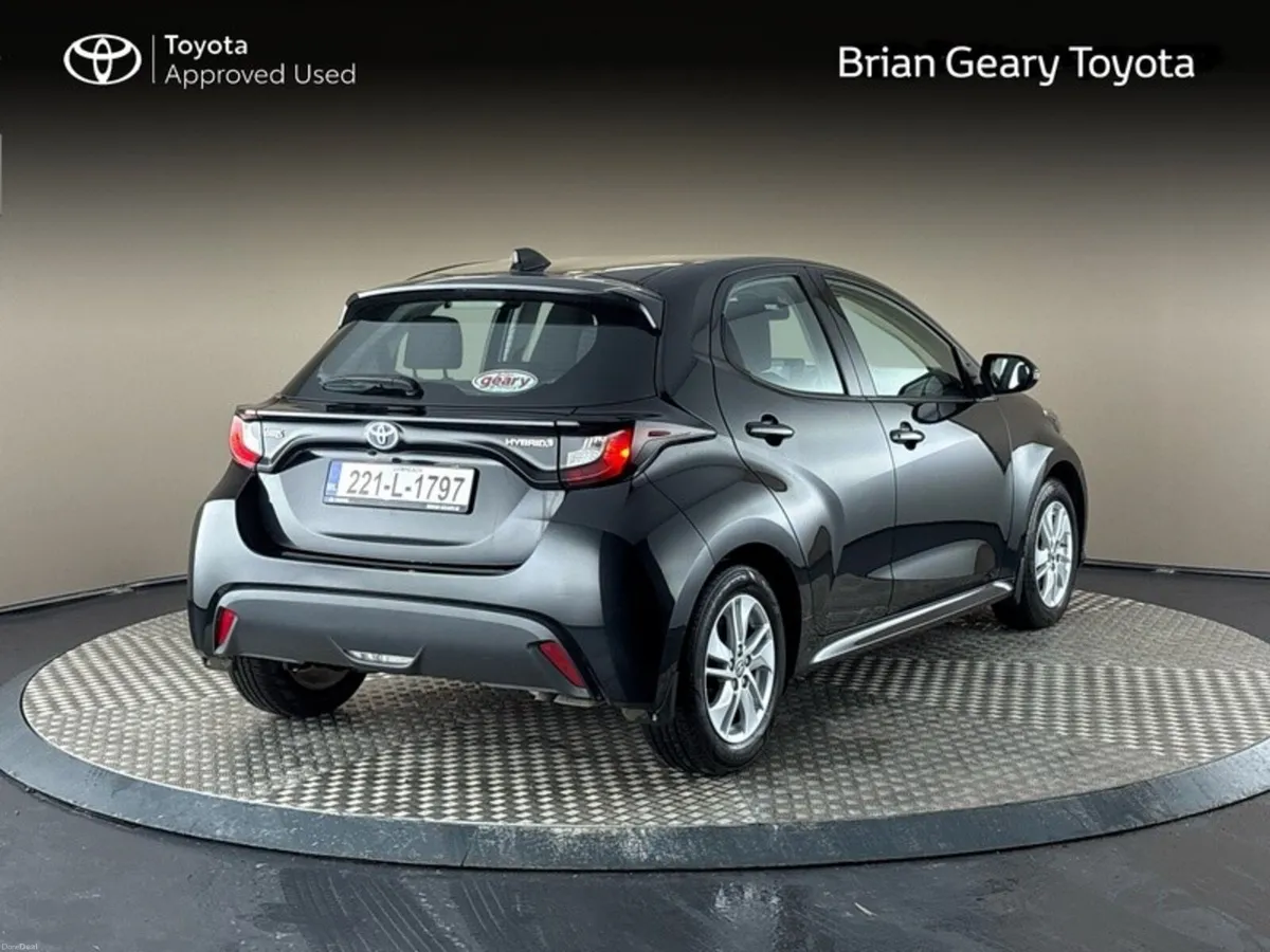 Toyota Yaris Hybrid Luna - Image 2