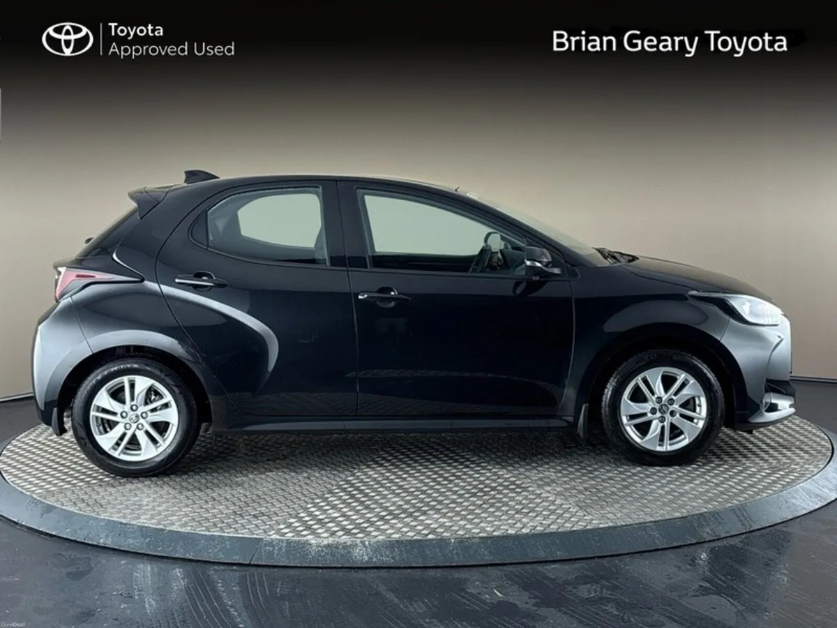 Toyota Yaris Hybrid Luna - Image 3