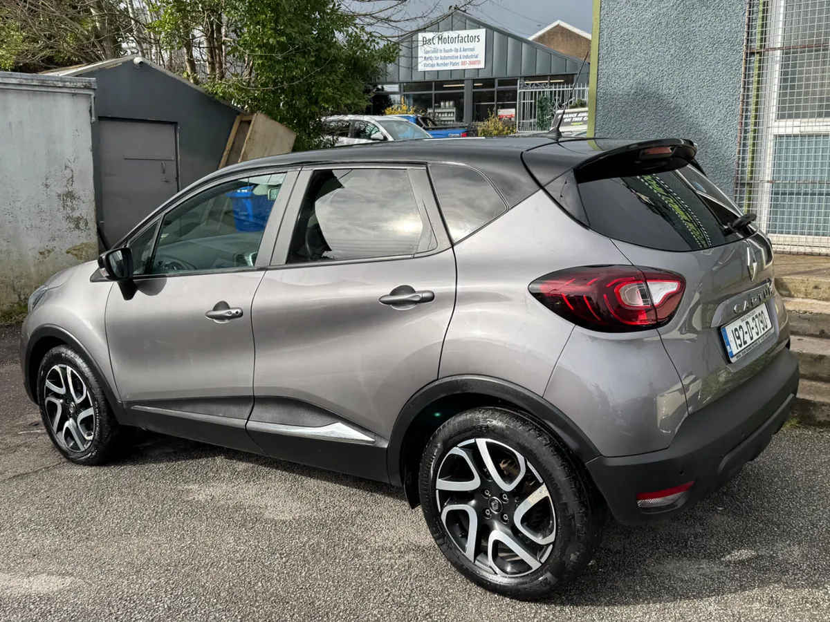 Renault Captur lovely high driving position - Image 4