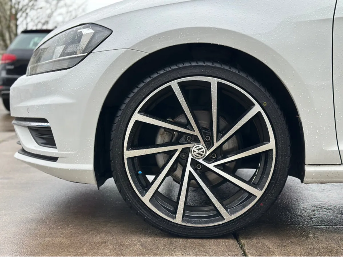 Volkswagen Golf 1.6 TDI SE BLUEMOTION 115PS 5DR - Image 4