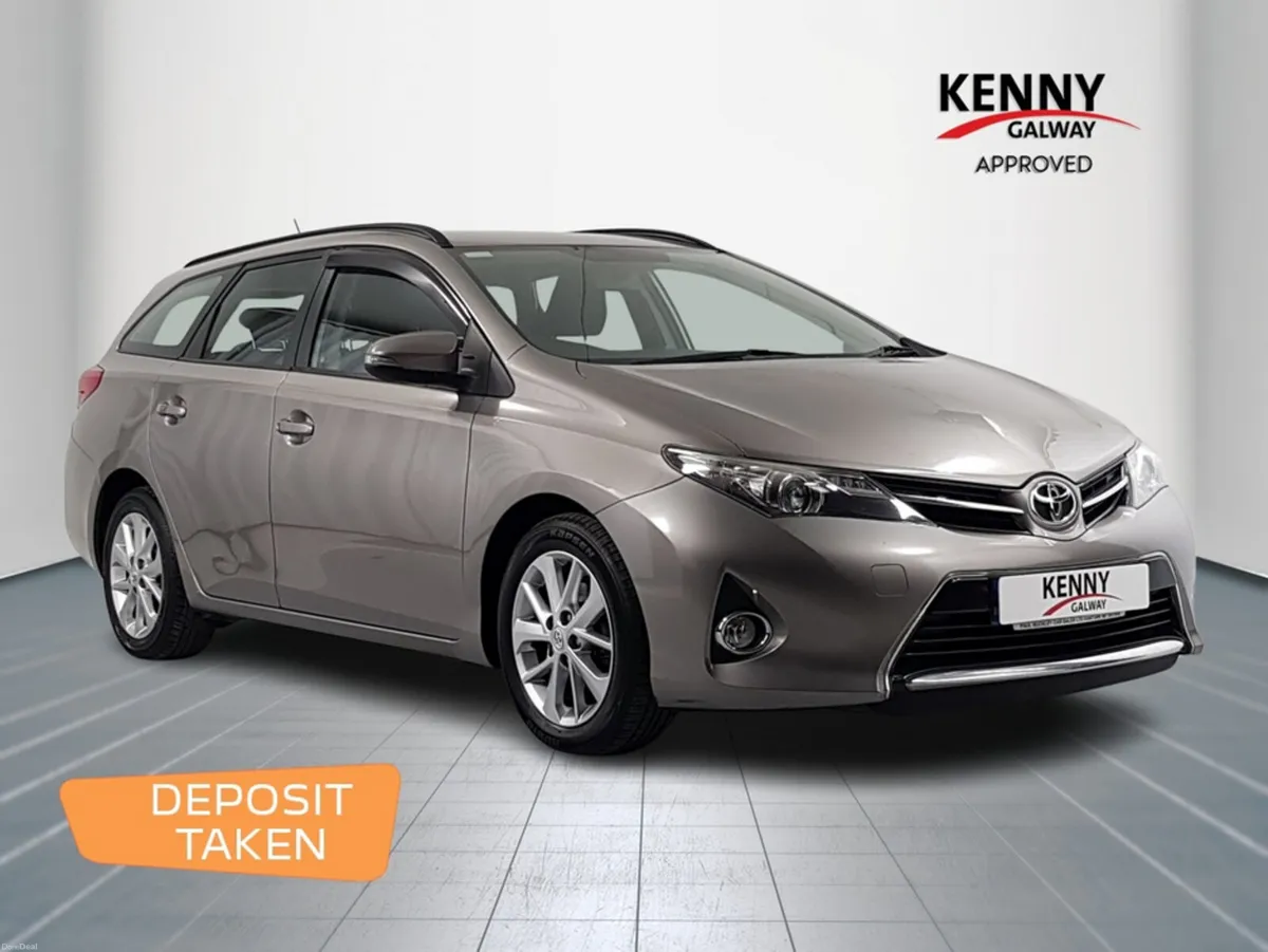 Toyota Auris *Deposit taken*1.4 D-4D AURA TS 4DR - Image 1