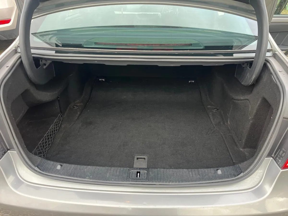 €13900 Mercedes E Class 220d - Image 4