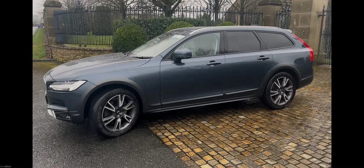 Volvo V90 4WD Cross Country Full Spec. - Image 4