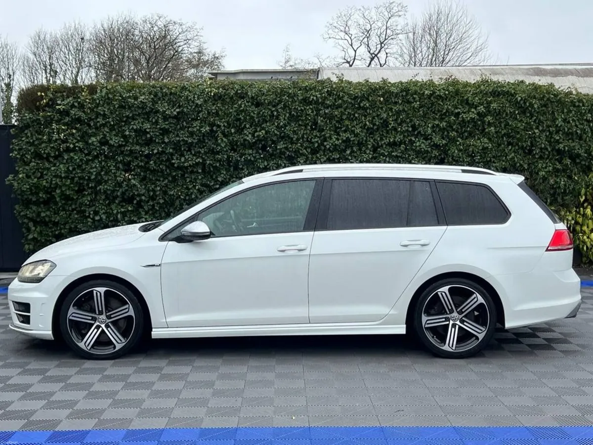 Volkswagen Golf R VARIANT 4MOTION 2.0 TSI // APPLE - Image 3